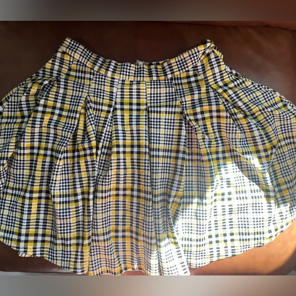 Never been worn shein skirt 💛🍂